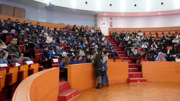 Acto central celebrado en la UHU