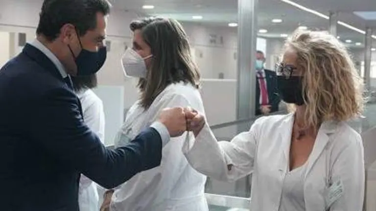 Moreno en la nauguración del centro de salud de Isla-Chica