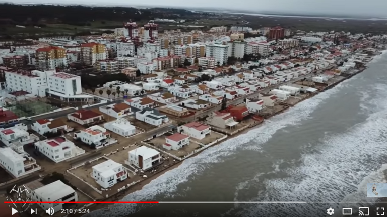 Playa de La Antilla, a punto de ser engullida en un temporal reciente