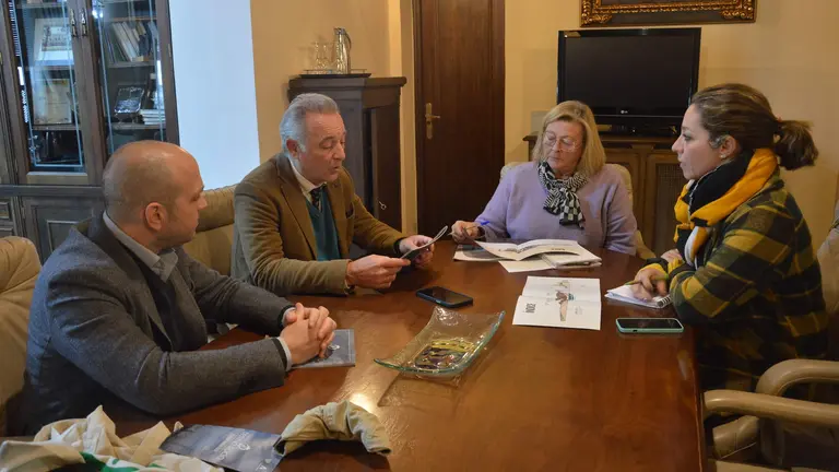 Encuentro de José Manuel Soto con la alcaldesa de Almonte