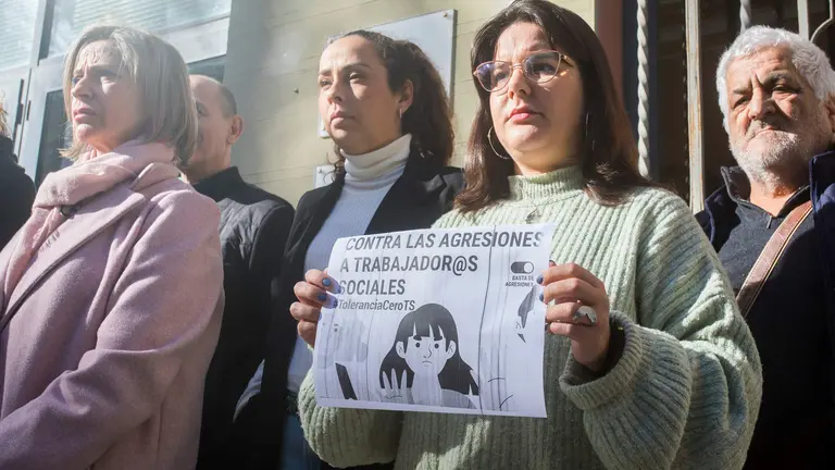 Minuto Silencio tras la agresi&oacute;n a una trabajadora del centro de salud del Torrej&oacute;n