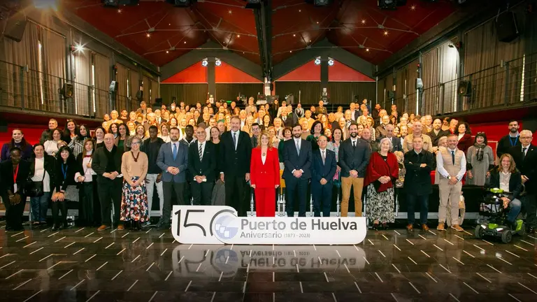 Foto de familia de los colectivos reconocidos