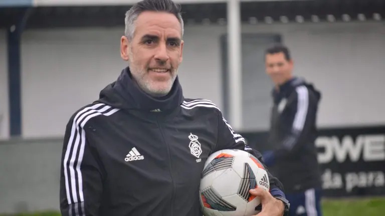 Abel Gómez ha metido al Recreativo en el debate arbitral.