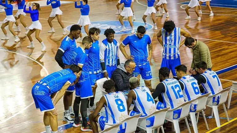 El Enrique Benítez prosigue a la caza del Ciudad de Huelva.