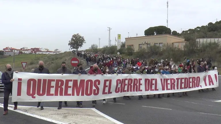 Protesta contra el vertedero