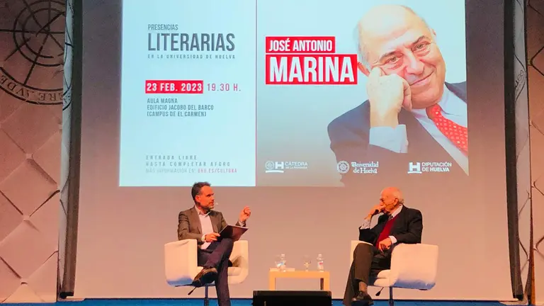 Un momento de la conferencia de Marina en la UHU