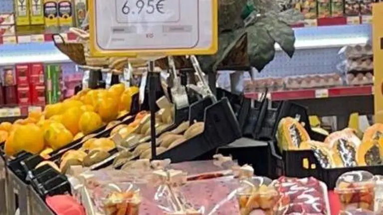 Lineal con precio de la fresa