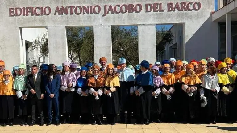 Personal de la UHU antes del acto