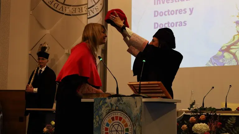 Investidura como Doctora de Pilar Miranda