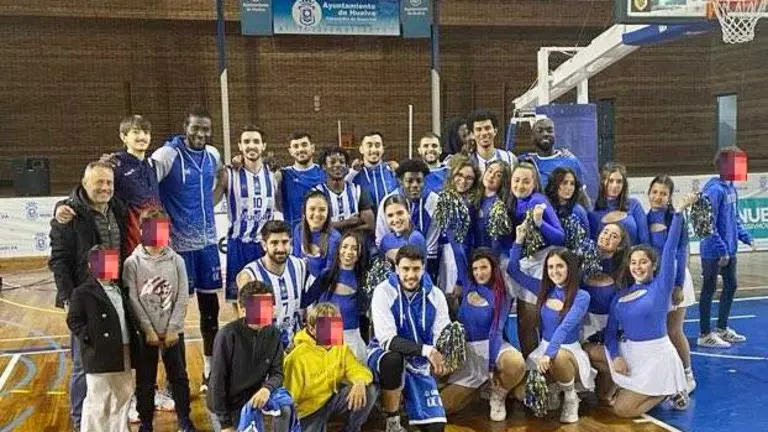 La plantilla del Enrique Benítez tras gabarle al CBA.