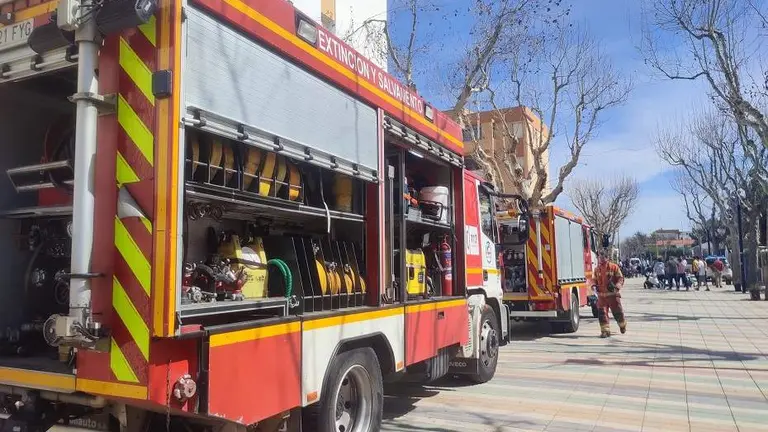 Efectivos de Bomberos en la Avenida de Castilla