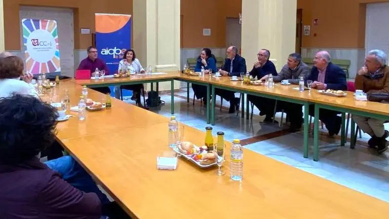 Encuentros en la UHU y Aiqbe