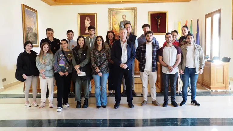 Entrega de becas en el Ayuntamiento