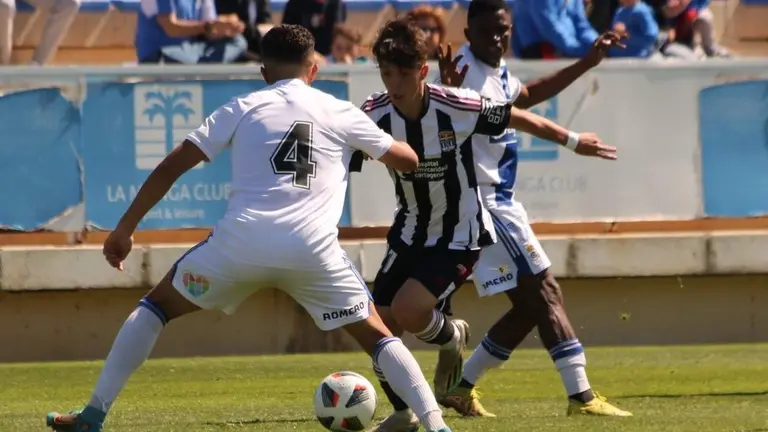 Lance del encuentro entre el Cartagena B y el Recreativo.