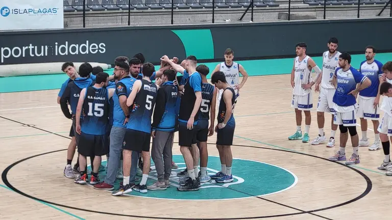 El CB Cimbis y el Ciudad de Huelva en Bahía Sur.