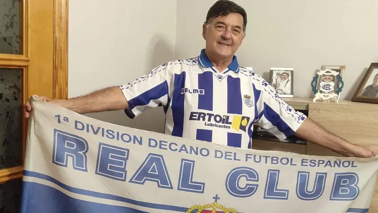 CON SU BANDERA RECREATIVISTA DEDICADA A LOS DONANTES