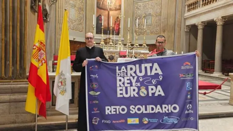 José Jaime Brosel, rector de la Iglesia Nacional Española en Roma -izquierda-, y el corredor popular Antonio Bendala.