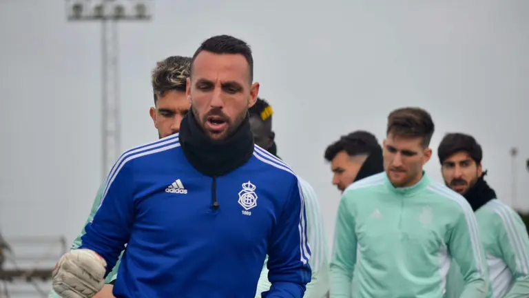 Rubén Gálvez ejercitándose con el Recreativo.