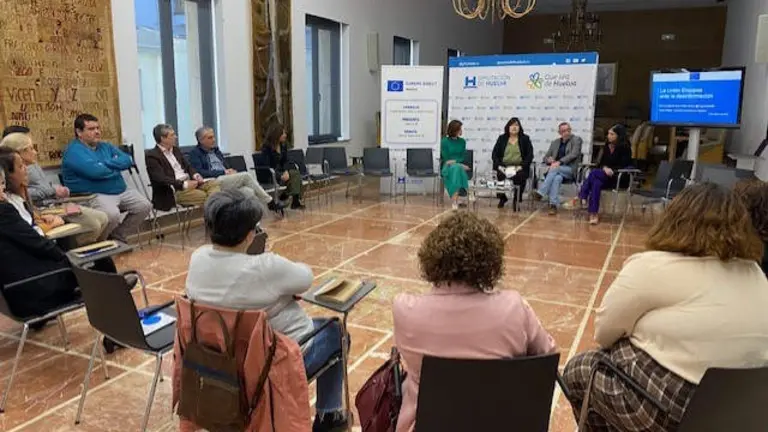 Encuentro celebrado en la Diputaci&oacute;n