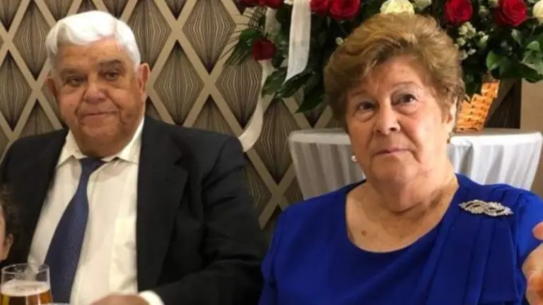 Rafael Muñoz y su esposa, en Huelva
