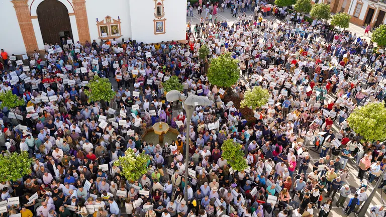 Concentraci&oacute;n en Rociana de los pueblos afectados por el plan de regad&iacute;os