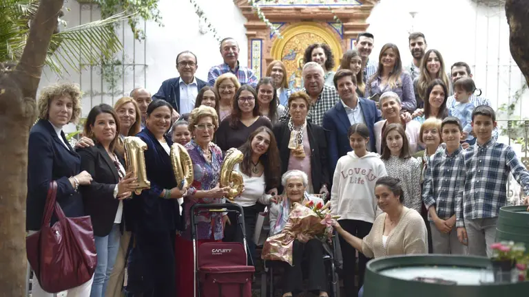 Homenaje a la Abuela de Huelva