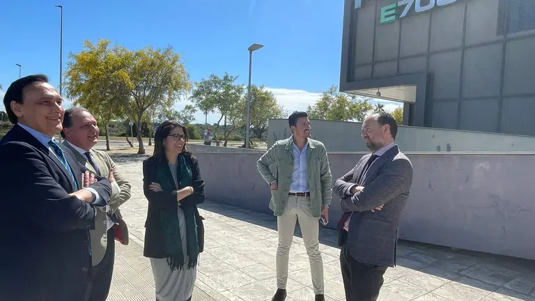 Villamandos y el alcalde de Aljaraque, David Toscano, visitan el E7000
