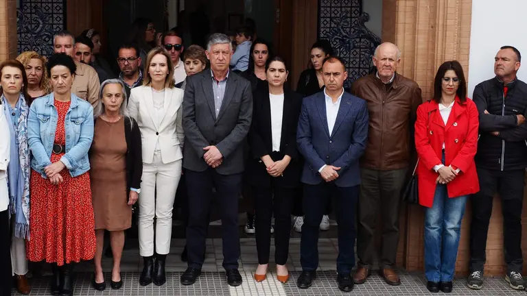 Condena del crimen de la trabajadora desde el Ayuntamiento de Palos
