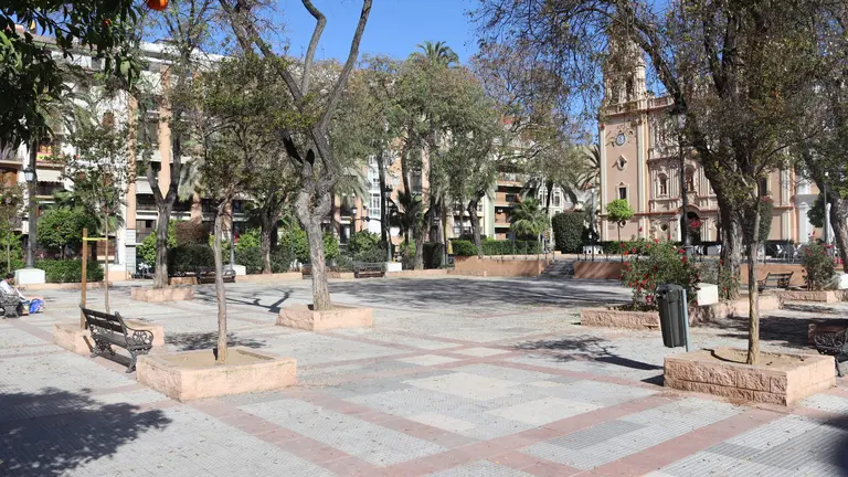 Plaza de la Merced, repleta de obst&aacute;culos interiores