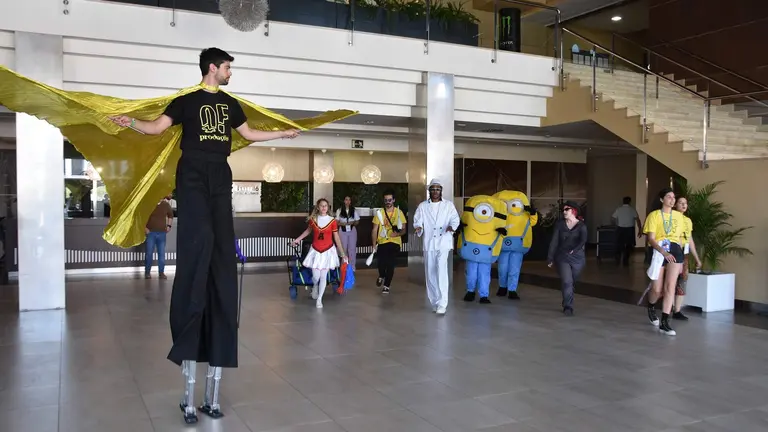 Llegada de los estudiantes portugueses al resort Barcel&oacute; Punta Umbr&iacute;a