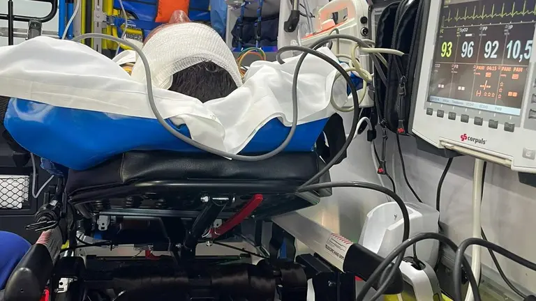 Atenci&oacute;n del joven en ambulancia