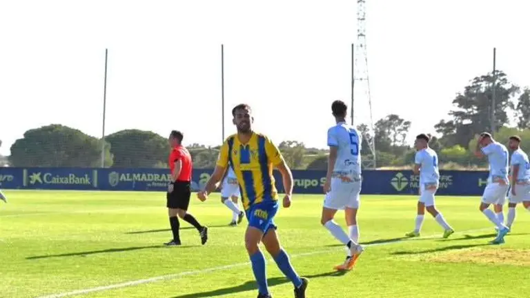 El San Roque de Lepe después de recibir el gol del Cádiz B.