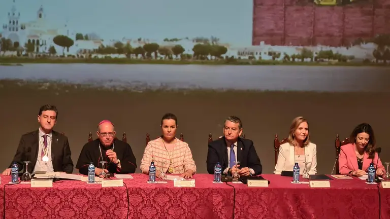 Reuni&oacute;n de las 127 Hermandades Filiales con la Matriz y responsables del Plan Romero