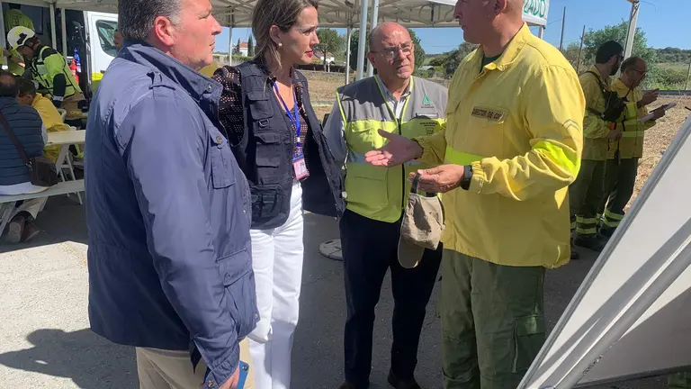 Autoridades locales y andaluzas en el puesto de mando