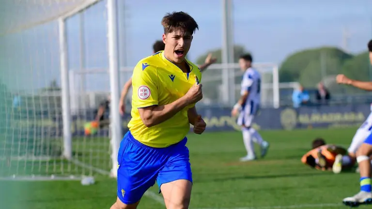 Clavería celebrando uno de sus goles.