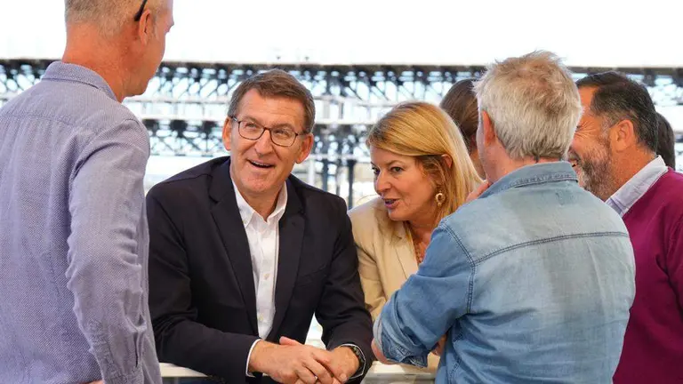 Acto Feijoo junto a Pilar Miranda