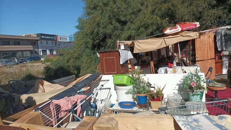 Limpieza de la parcela ocupada en El Molino