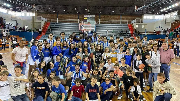 El Enrique Benítez celebra su clasificación para la Fase.