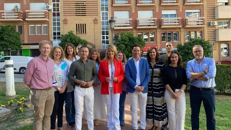 Pilar Miranda, junto a su equipo en la Plaza Arqueológica