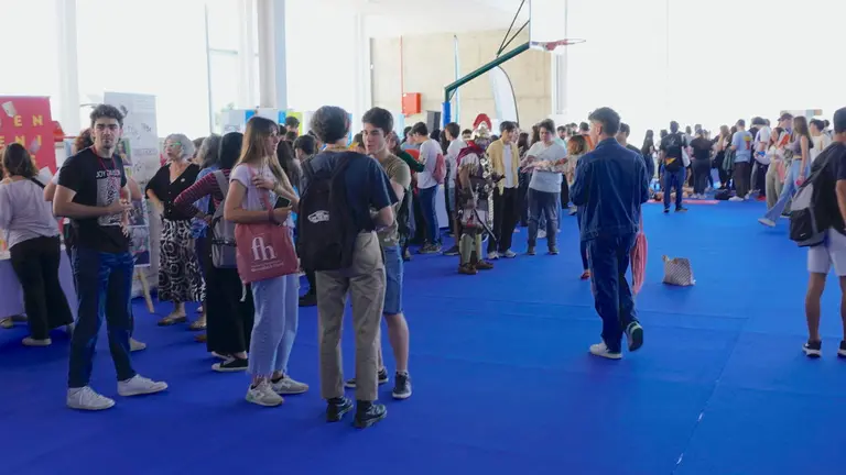 Estudiantes en las jornadas de la UHU