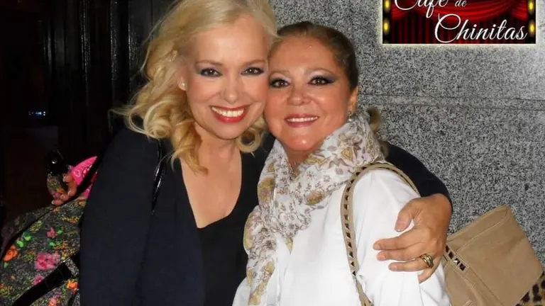 Blanca Villa, a la derecha de la foto