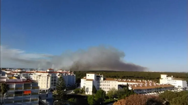 La humareda es tan grande que ha alarmado mucho a la población