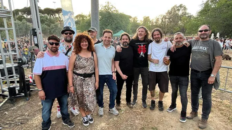 Foto ganadores junto al jurado