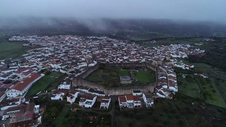 Imagen de Cumbres Mayores a vista de dron (Portero) sobre la colada del volc&aacute;n del C&aacute;mbrico
