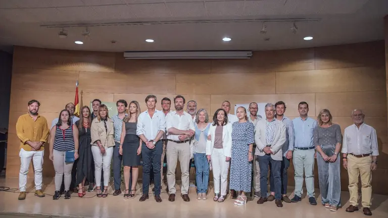 Font, acompañado de su lista en la Gota de Leche