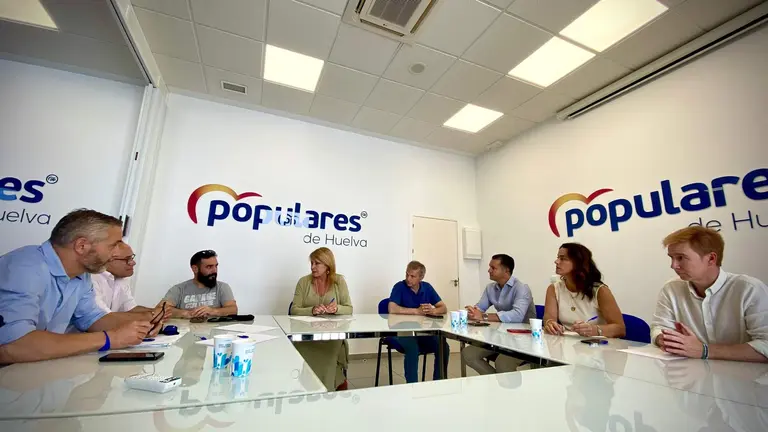 Reuni&oacute;n de Miranda con sector del Taxi en Huelva