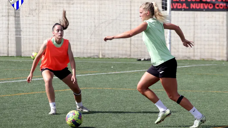 El Sporting de Huelva entrenando.