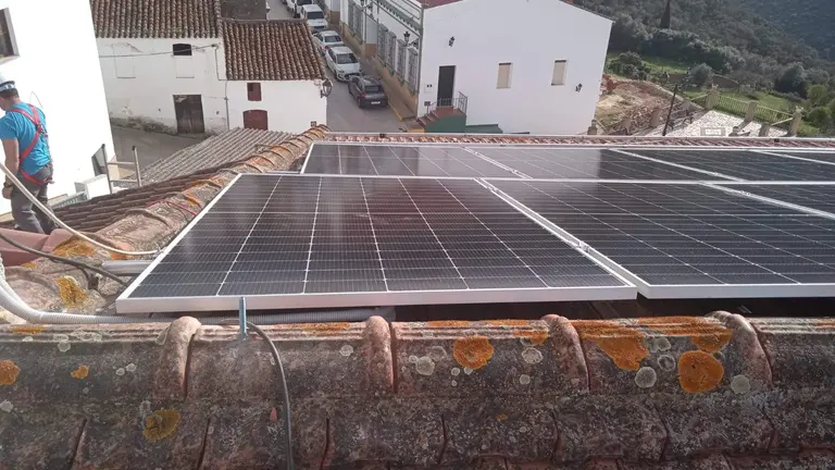 Berrocal Solar, instalaciones