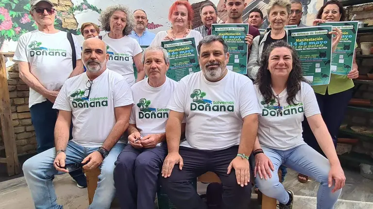 Parte de los integrantes de la Plataforma, en la presentaci&oacute;n de la movilizaci&oacute;n