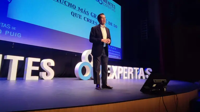 Inicio de la charla en la Casa Colón